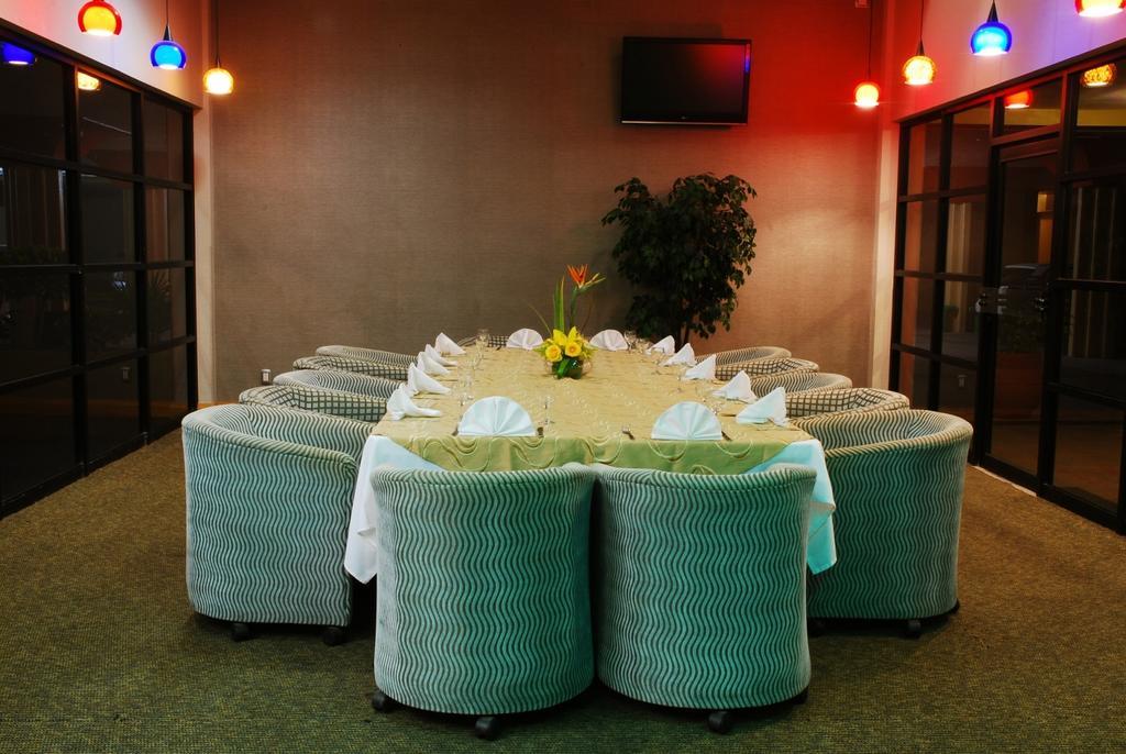 Royal Garden Reynosa Hotel Ngoại thất bức ảnh