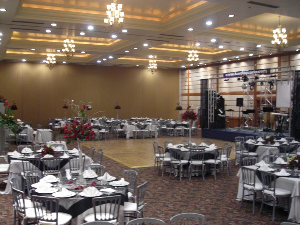 Royal Garden Reynosa Hotel Ngoại thất bức ảnh